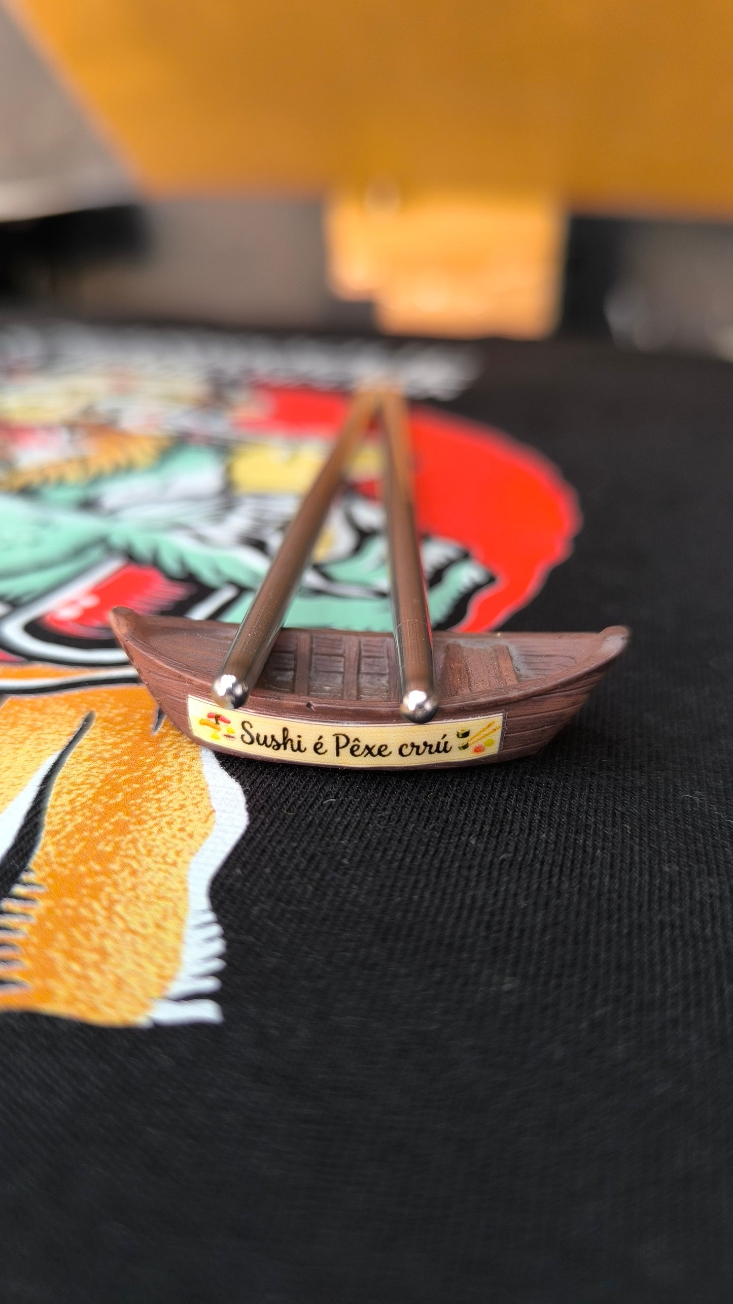 Sushi é pêxe crrú